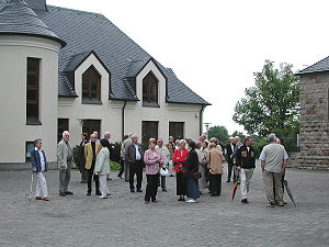 vor dem Kloster => Klick f�r gro�es Bild