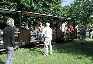 Fahrt mit der Feldbahn