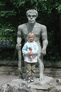 Neanderthaler mit Nachkommen Lina und Pppi