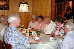 Platz nehmen zum Kaffeetrinken