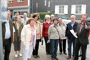 vor dem Stammhaus Gethmann - klick f�r gro�es Bild