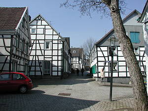 Blick von der ev. Kirche nach Westen