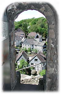 Blick durch die Tr des Bergfrieds auf die Freiheit